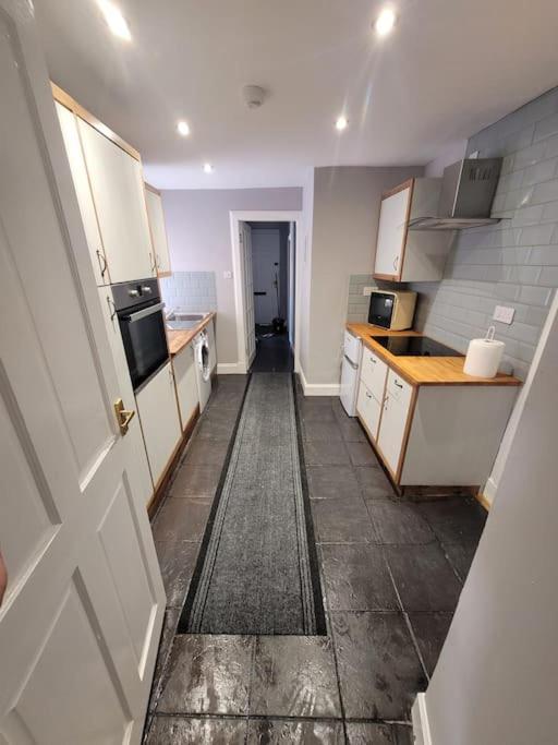 2 Kilkerran Road Apartment Кембелтаун Екстериор снимка