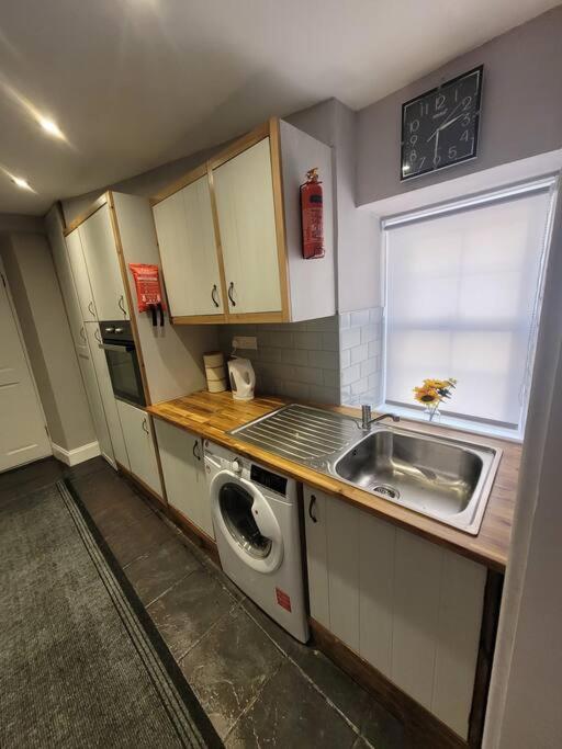 2 Kilkerran Road Apartment Кембелтаун Екстериор снимка