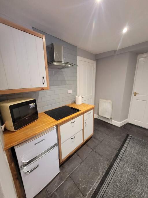 2 Kilkerran Road Apartment Кембелтаун Екстериор снимка