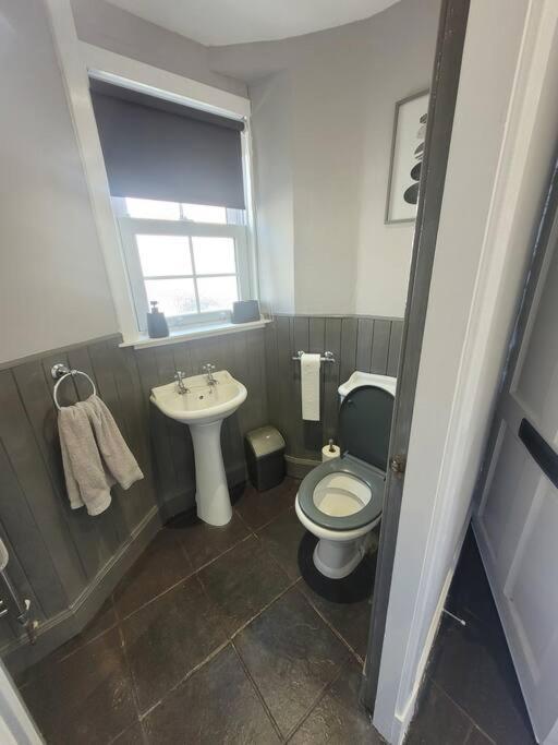 2 Kilkerran Road Apartment Кембелтаун Екстериор снимка
